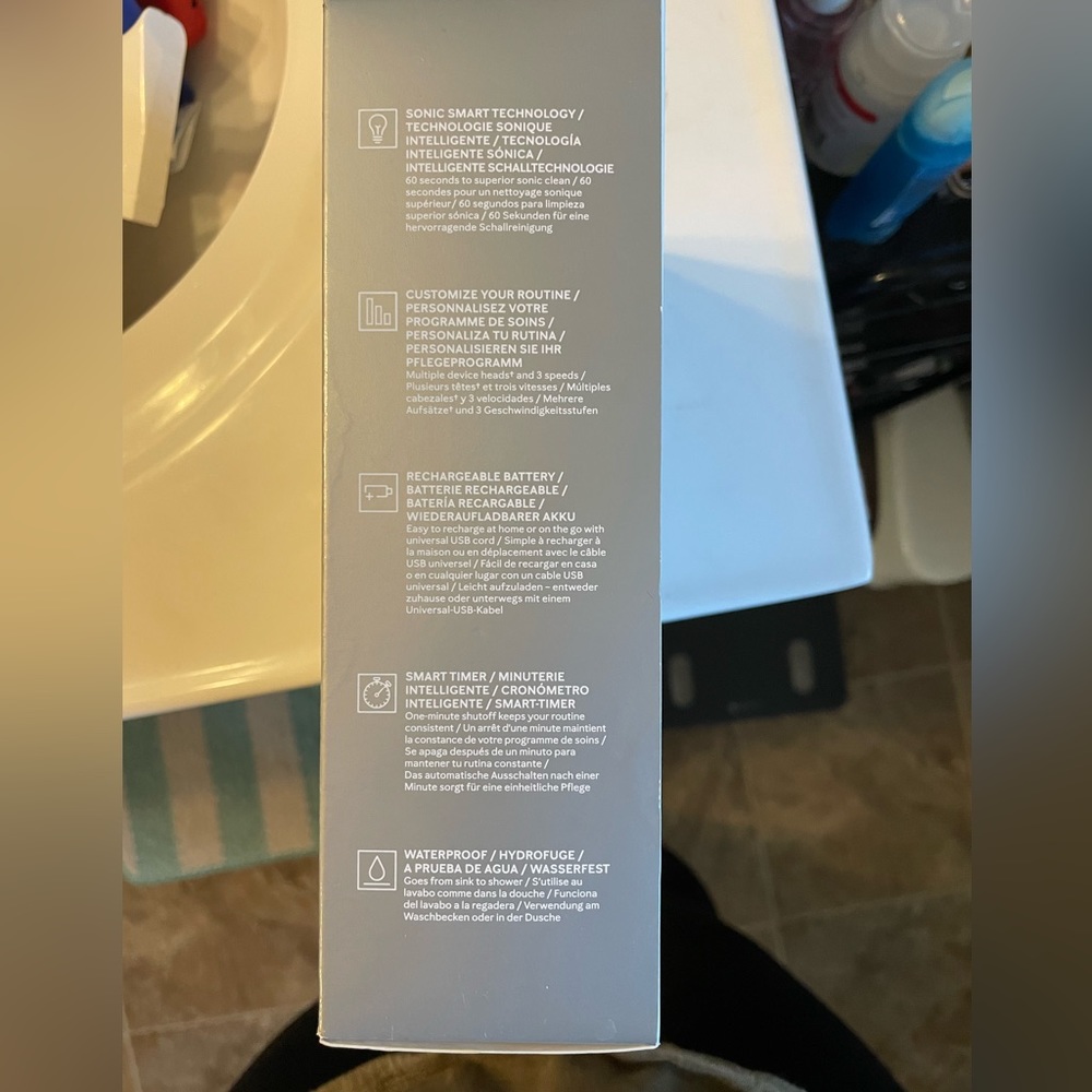 Mary Kay electric scrub brush Nwt, new Skinvigorate sonic brush W/Free Sample - Picture 2 of 7
